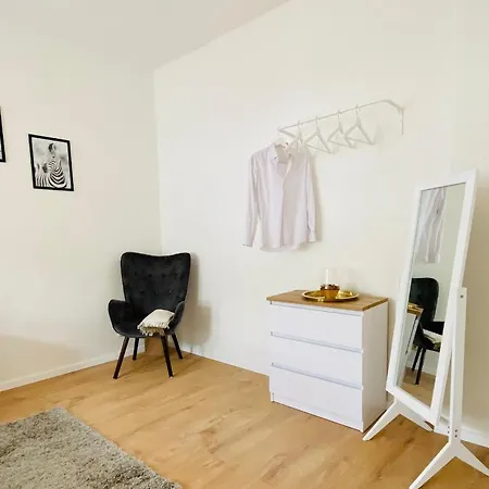 Stilvolles Apartment In Zentraler Lage - Smart-Tv, Queensize-Bett, Altbaustil, Kueche In City-Naehe Erfurt Buitenkant foto