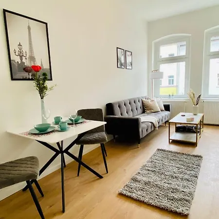 Stilvolles Apartment In Zentraler Lage - Smart-Tv, Queensize-Bett, Altbaustil, Kueche In City-Naehe Erfurt Buitenkant foto